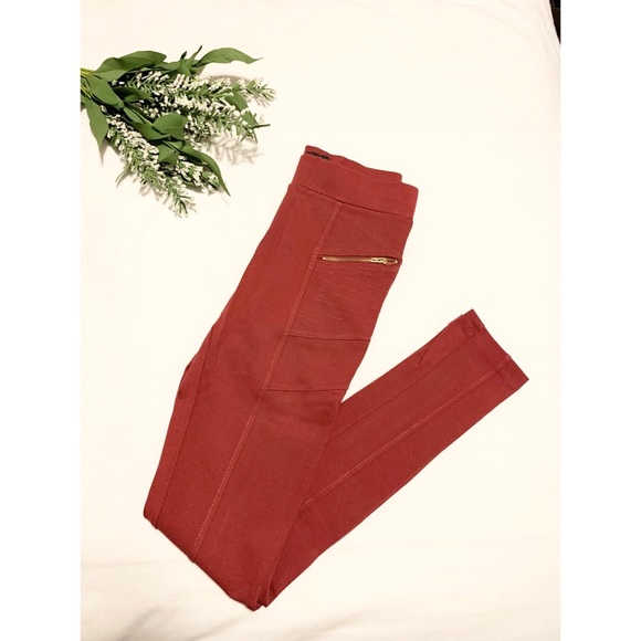 NWOT Red leggings w gold zippers - Picture 2 of 4